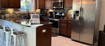 Spacious 5-bedroom house in Moscow with AC, RV Parking. Family friendly