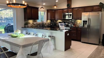 Microondas, horno, parrilla de estufa y lavavajillas