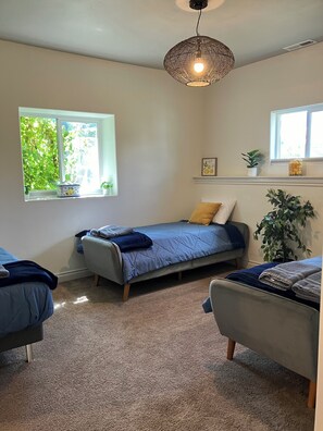 Interior - Spacious 5-bedroom house in Moscow with AC, RV Parking. Family friendly (Moscow)