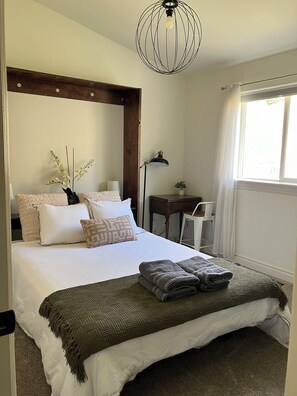 5 bedrooms, iron/ironing board, WiFi, bed sheets