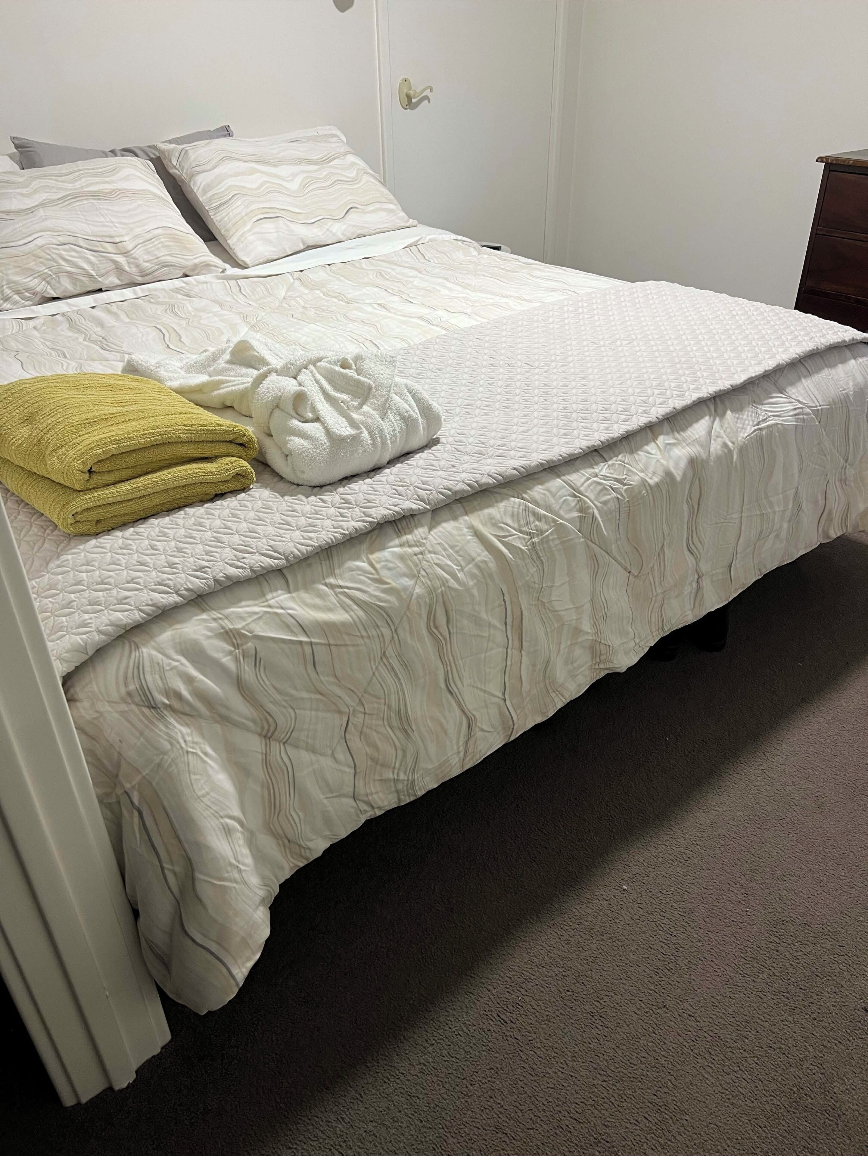 3 bedrooms, desk, iron/ironing board, free WiFi