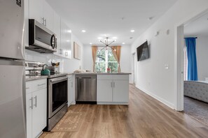 Microonde, forno, piano cottura, lavastoviglie