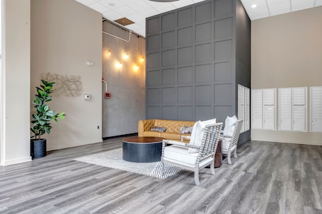 Interior. Downtown Atlanta Home Away From Home---2