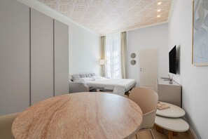 Iron/ironing board, free WiFi, bed sheets