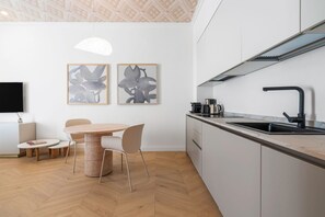 Fridge, stovetop, dishwasher, coffee/tea maker