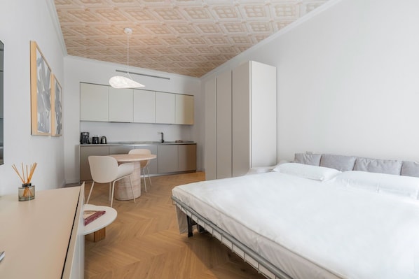 Iron/ironing board, free WiFi, bed sheets
