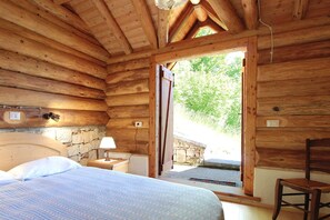 2 bedrooms, travel cot, free WiFi