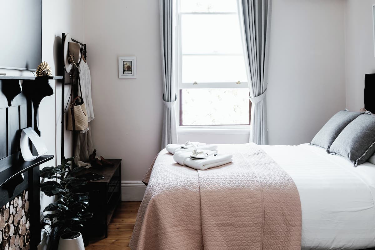Deluxe Double Room, 1 Queen Bed | Premium bedding, pillowtop beds, free minibar items, blackout drapes