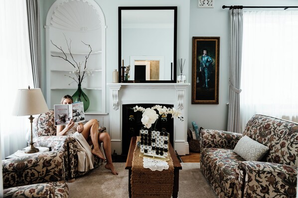 55-inch Smart TV with digital channels - Benambra Boutique Accommodation (Queenscliff)