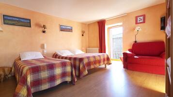 Desk, soundproofing, free WiFi, wheelchair access