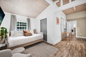 4 bedrooms, desk, iron/ironing board, WiFi
