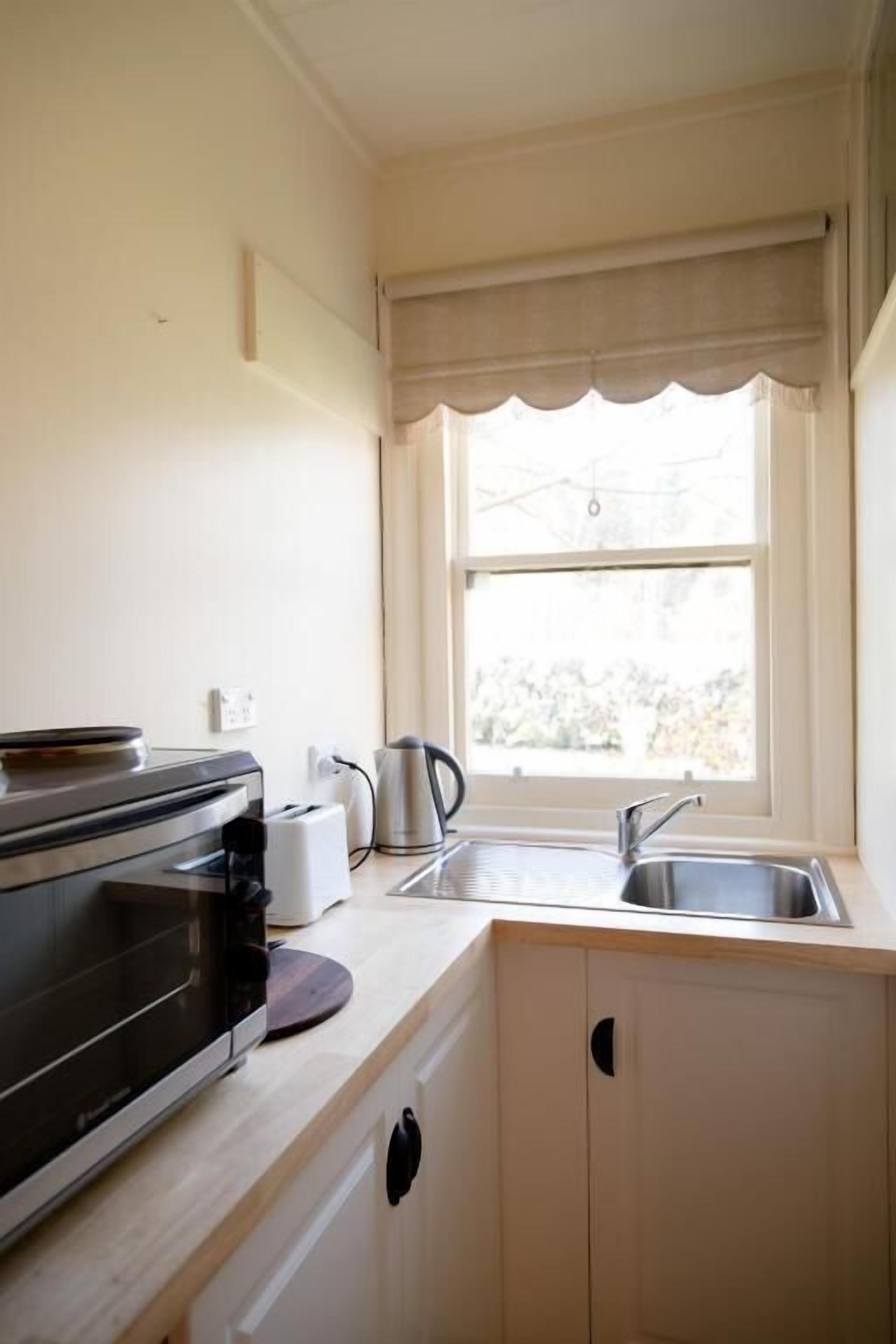 Standard Double Room, Patio, Garden View | Private kitchen