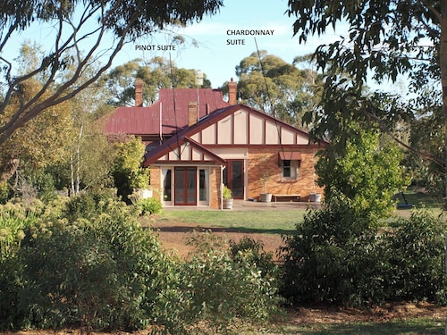 Pierrepoint Wines & Accommodation