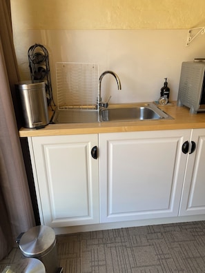 Traditionellt dubbelrum - uteplats - utsikt mot trädgården | Eget kök