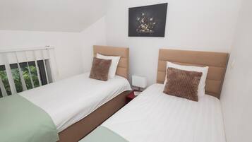 2 slaapkamers, een strijkplank/strijkijzer, internet, beddengoed