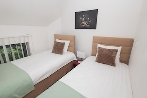 Iron/ironing board, Internet, bed sheets