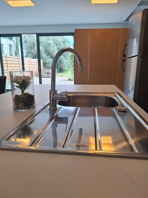 Micro-ondes, four, lave-vaisselle