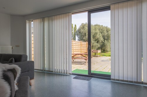 Charming 2-bedroom villa in brilliant Merelbeke-Melle with AC