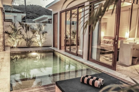 Luxury Villa | Living area | Flat-screen TV