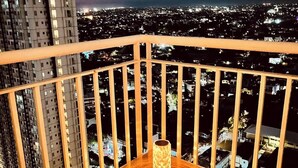 Property grounds - Modern Condo Retreat in Quezon City with Resort-Style Pool (Quezon City)