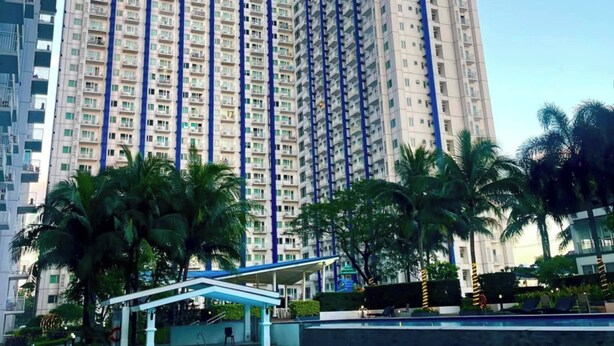 Pool - Modern Condo Retreat in Quezon City with Resort-Style Pool (Quezon City)