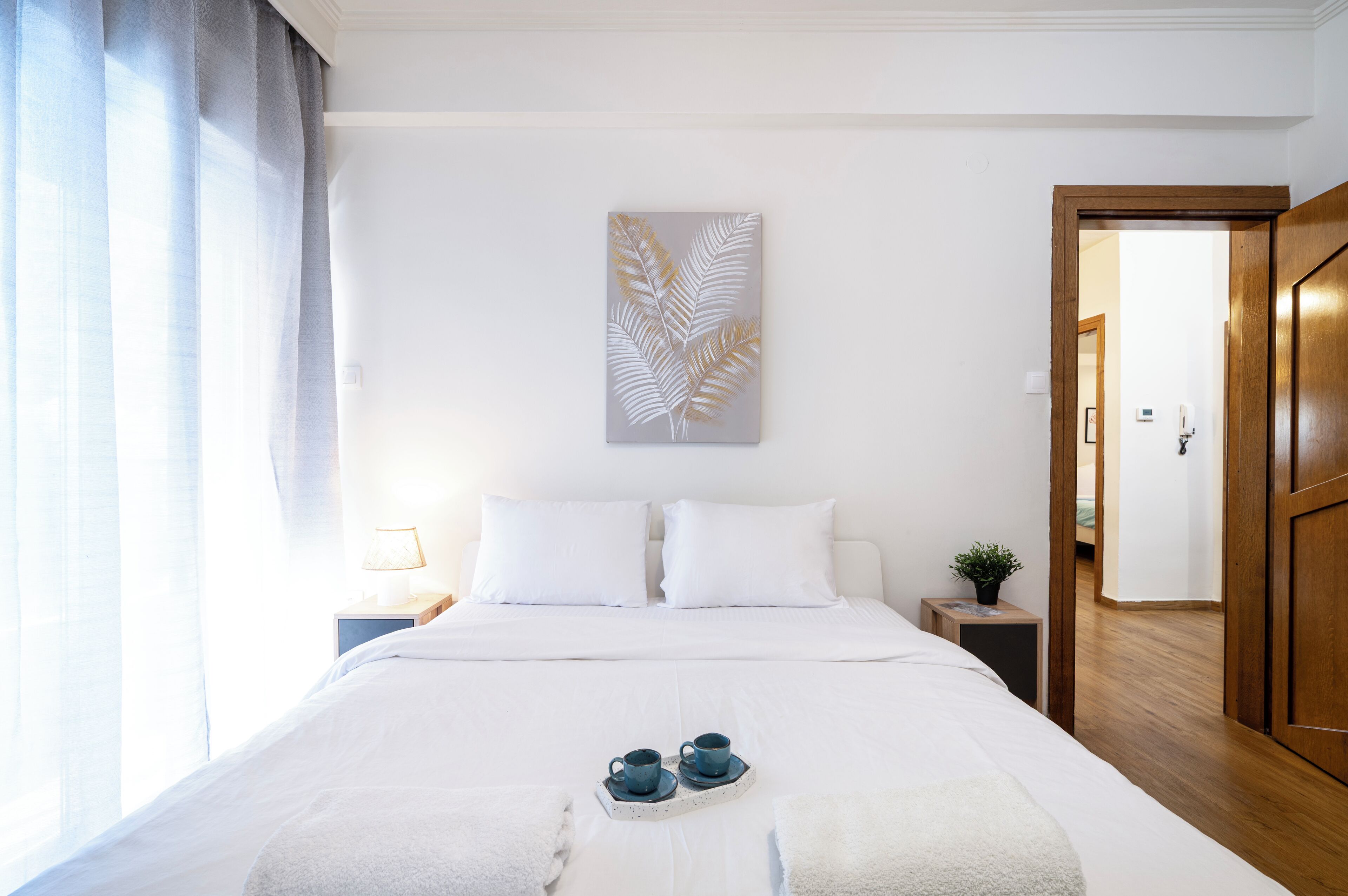 4 slaapkamers, een strijkplank/strijkijzer, reisbedje, gratis wifi