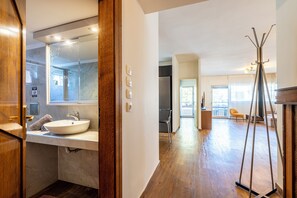 Hårføner og håndklær