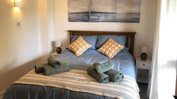 Iron/ironing board, Internet, bed sheets, wheelchair access