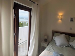 3 bedrooms, iron/ironing board, Internet, bed sheets