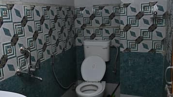 Luxury Room | Bathroom | Shower