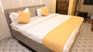 Quarto superluxo | Camas extras/dobráveis (sobretaxa), Wi-Fi de cortesia, roupa de cama