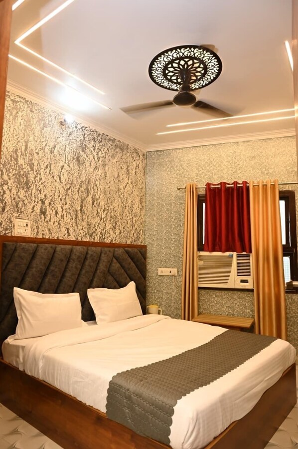 Luxury Room | Rollaway beds, free WiFi, bed sheets