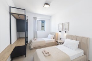 5 bedrooms, iron/ironing board, internet, bed sheets