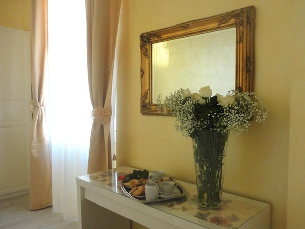 Deluxe Double Room, Private Bathroom | Hypo-allergenic bedding, memory foam beds, in-room safe, desk