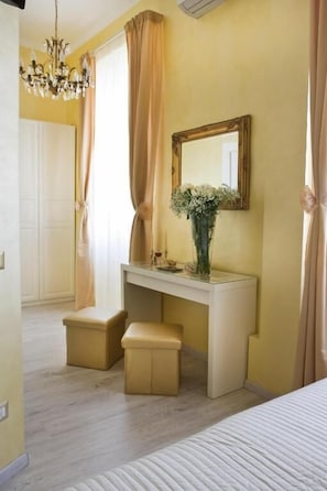 Deluxe Double Room, Private Bathroom | Hypo-allergenic bedding, memory foam beds, in-room safe, desk