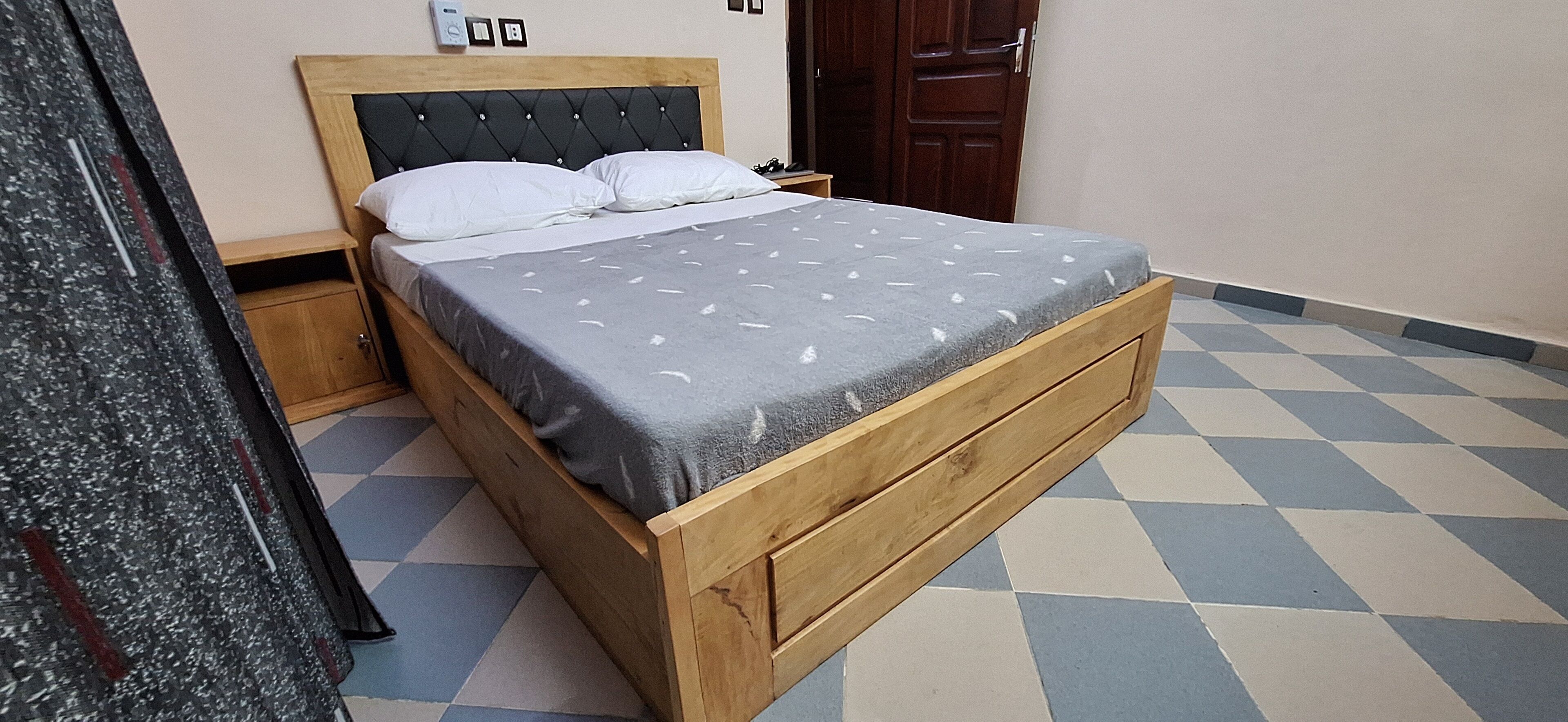 3 bedrooms, iron/ironing board, internet, bed sheets