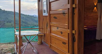 Beautiful 7 Separate bedroom cottage and container wood house in Ooty