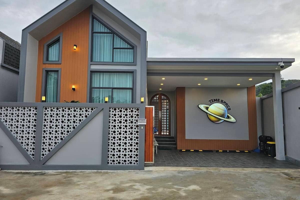 Premium Villa, 3 Bedrooms, Balcony | Living area