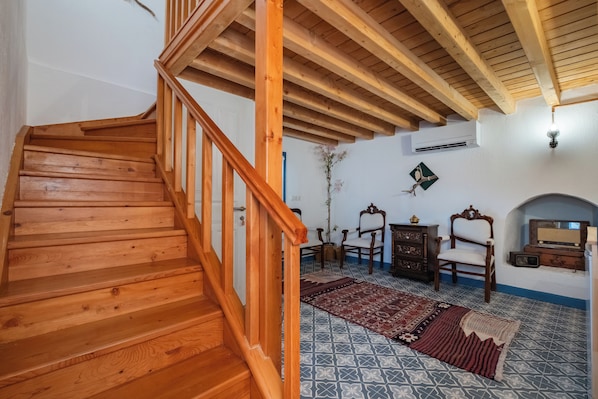 Comfort Room, Mountain View | Living area