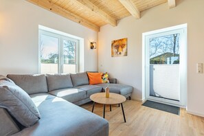 TV - Vacation home "Huus Appelboom" in Kating for up to 6 people (Kating)