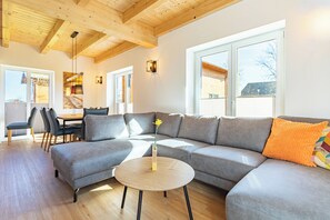 TV - Vacation home "Huus Appelboom" in Kating for up to 6 people (Kating)