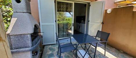 تناول الطعام بالخارج