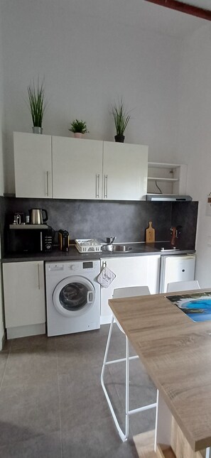 Private kitchen - MINI VILLA 300m from Santa Guilia beach (Porto-Vecchio)