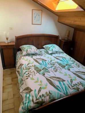 2 chambres, fer et planche à repasser, Wi-Fi, draps fournis