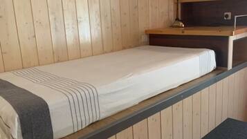 2 habitaciones, tabla de planchar con plancha, wifi y ropa de cama