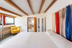 3 makuuhuonetta, silitysrauta/-lauta, ilmainen Wi-Fi, vuodevaatteet