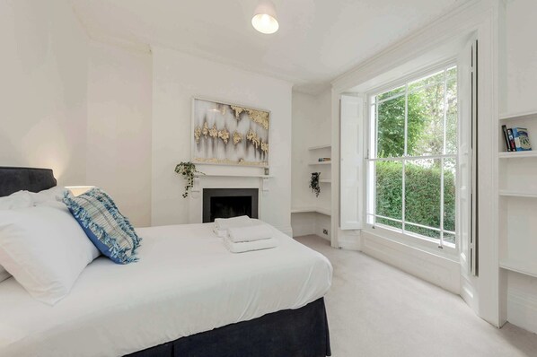 2 bedrooms, desk, iron/ironing board, travel cot