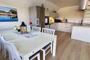 Dining - 8 person holiday home in Urangsvåg (Urangsvåg)