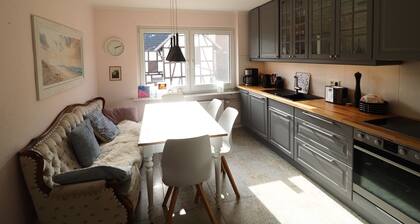 Large family-friendly vacation home in a central location on Lake Edersee