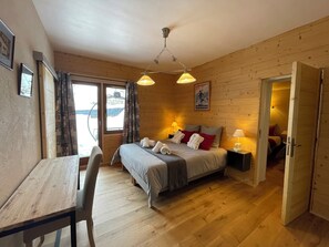 4 chambres, fer et planche à repasser, lit parapluie, Wi-Fi